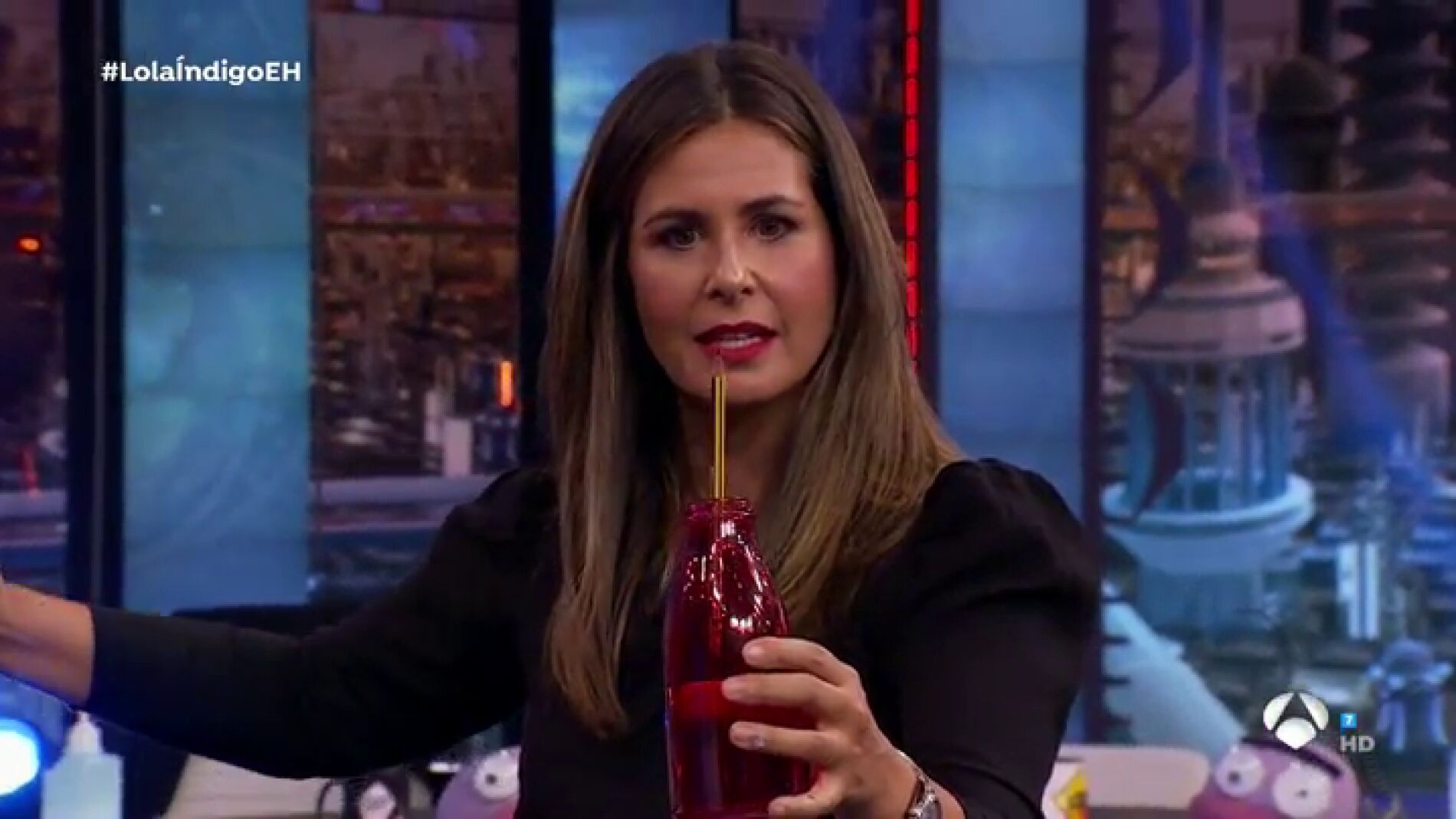 &iexcl;Sensacional! Nuria Roca hace levitar un l&aacute;piz con su magia en 'El Hormiguero 3.0'