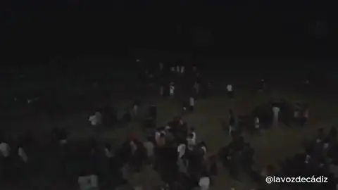 Desalojan una playa de Cádiz por un macrobotellón en la noche de San Juan Desalojan una playa de Cádiz por un macrobotellón en la noche de San Juan