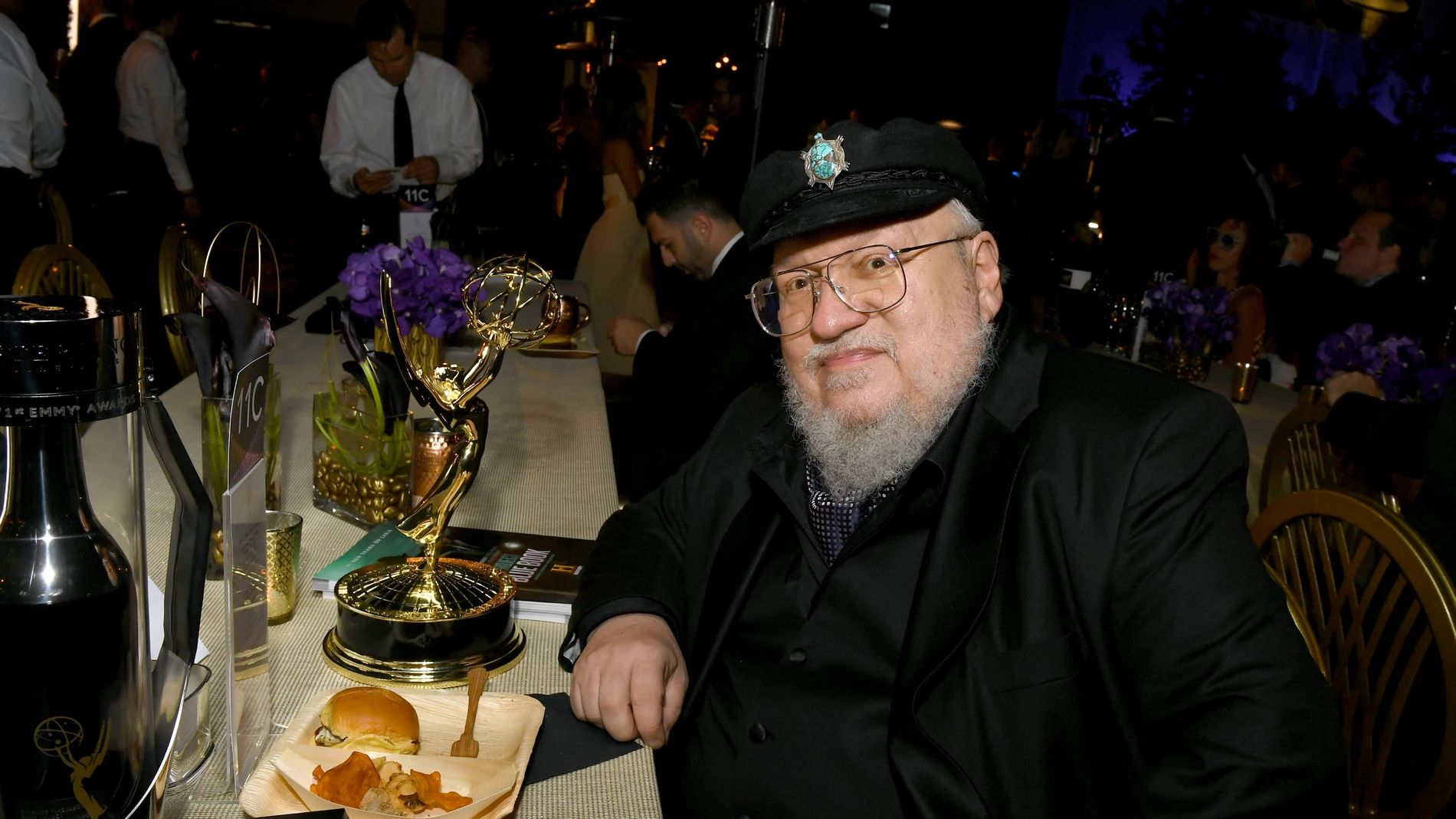 George R.R. Martin pone nueva fecha a 'Vientos de Invierno' tras perder la apuesta de su publicación en 2020 George R.R. Martin pone nueva fecha a 'Vientos de Invierno' tras perder la apuesta de su publicación en 2020