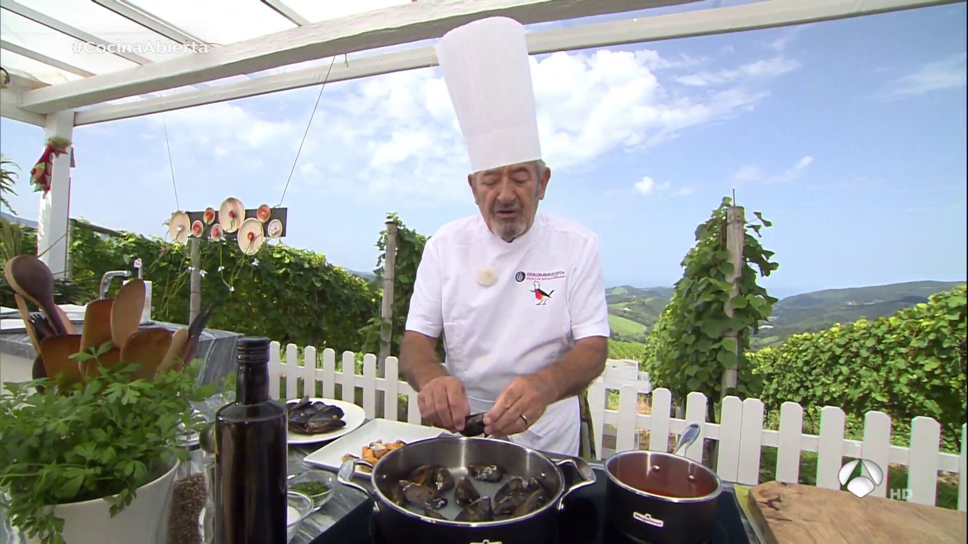 El truco de Karlos Argui&ntilde;ano para saber si los mejillones est&aacute;n vivos