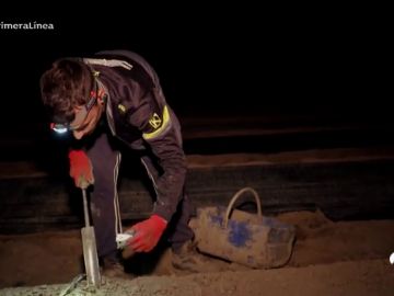 El duro trabajo de los recolectores nocturnos de los espárragos de Navarra: "Es un producto muy sensible"