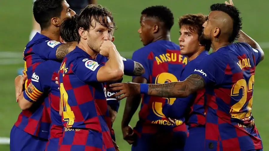 Ivan Rakitic acude al rescate contra el Athletic Club y el Barcelona mete presión al Real Madrid Ivan Rakitic acude al rescate contra el Athletic Club y el Barcelona mete presión al Real Madrid