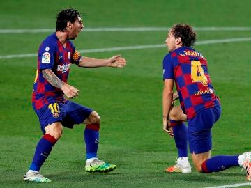 Messi y Rakitic celebran el único gol ante el Athletic