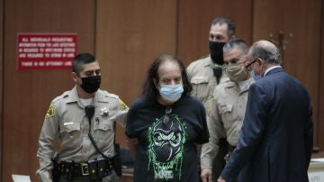El actor de cine para adultos Ron Jeremy en el juzgado