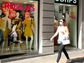 El temporal Filomena y la pandemia del coronavirus empeoran un 25 % las ventas del sector textil en las rebajas El temporal Filomena y la pandemia del coronavirus empeoran un 25 % las ventas del sector textil en las rebajas