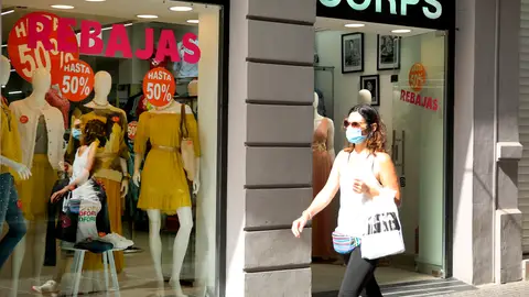 El temporal Filomena y la pandemia del coronavirus empeoran un 25 % las ventas del sector textil en las rebajas El temporal Filomena y la pandemia del coronavirus empeoran un 25 % las ventas del sector textil en las rebajas