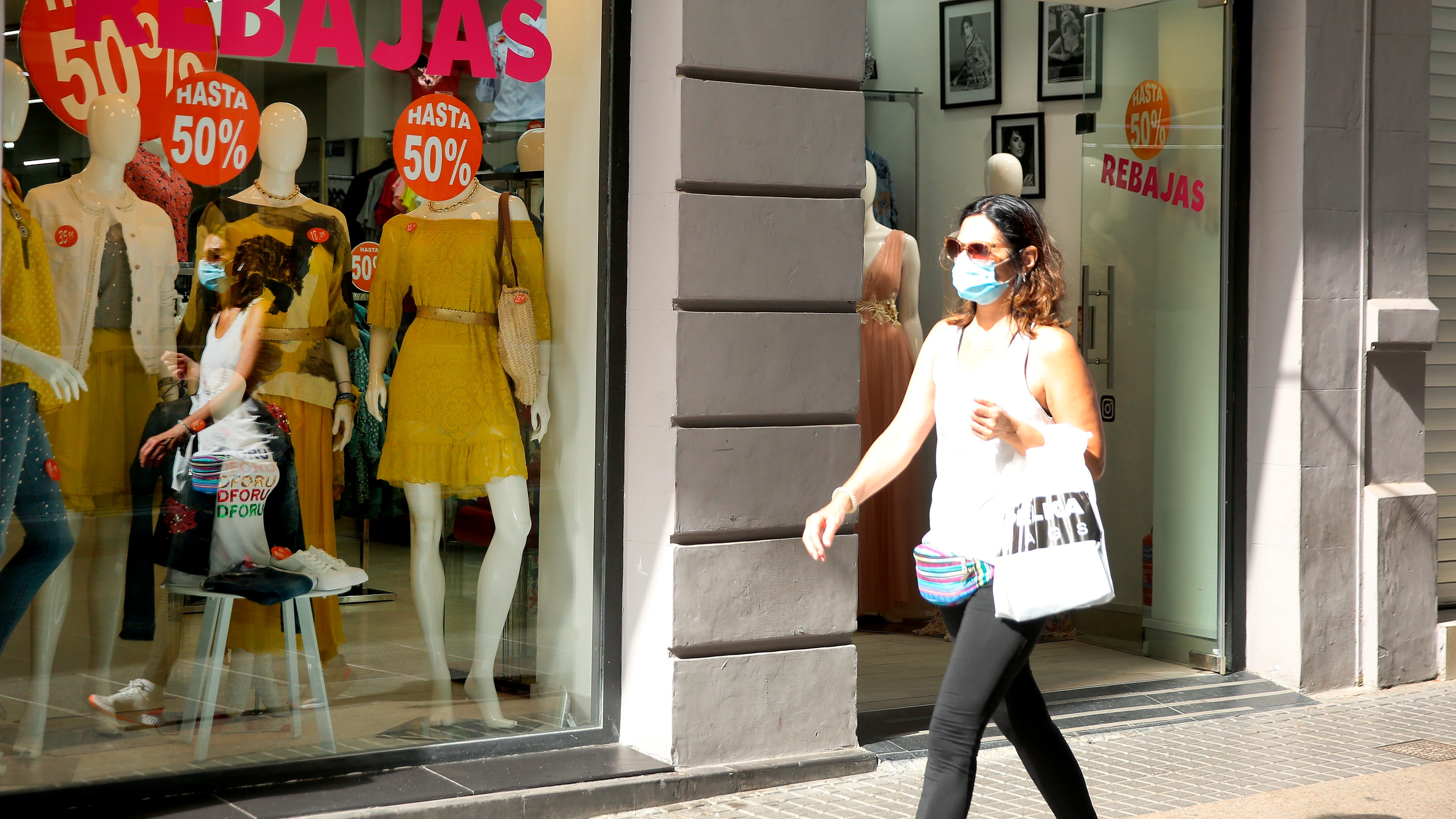 El temporal Filomena y la pandemia del coronavirus empeoran un 25 % las ventas del sector textil en las rebajas El temporal Filomena y la pandemia del coronavirus empeoran un 25 % las ventas del sector textil en las rebajas