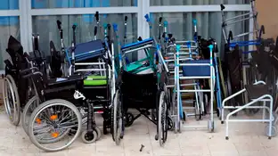 Sillas de ruedas y andadores apilados en una residencia de Madrid. Sillas de ruedas y andadores apilados en una residencia de Madrid.