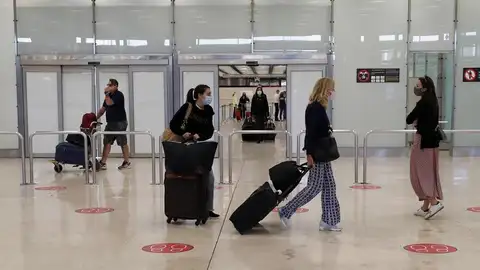 Llegada de viajeros al aeropuerto de Barajas. Llegada de viajeros al aeropuerto de Barajas.