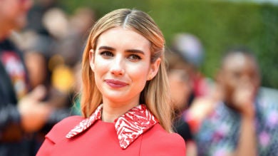 Emma Roberts enseña la primera foto de su bebé junto a Garrett Hedlund y su significativo segundo nombre