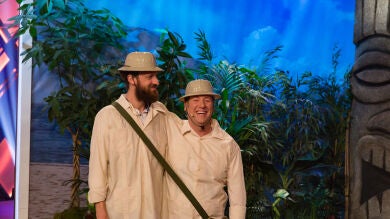Edu Soto y Carlos Latre se dan un atracón de polvorones en plena selva