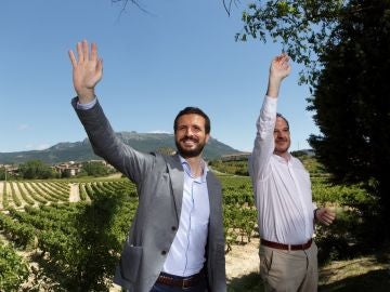 El presidente del PP, Pablo Casado, y el candidato a lehendakari, Carlos Iturgaiz