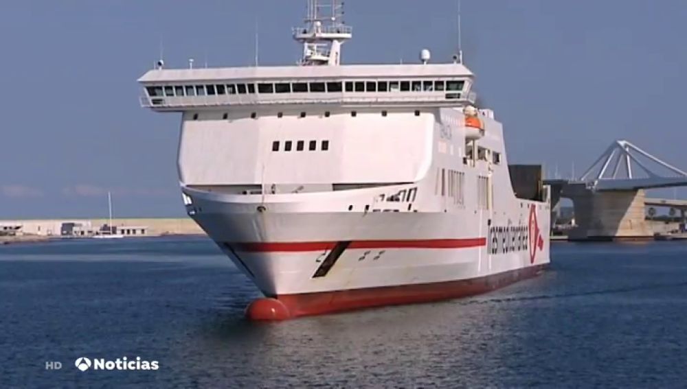Los ferrys vuelven a llevar pasajeros a bordo tras la crisis del coronavirus