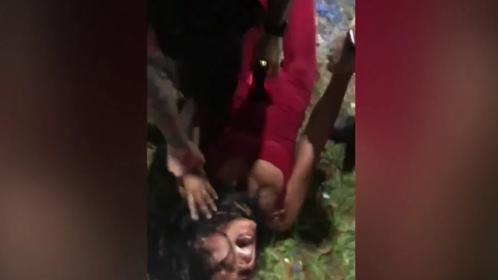 Sale a la luz un nuevo vídeo de abuso policial con pistola eléctrica a una mujer en Estados Unidos Sale a la luz un nuevo vídeo de abuso policial con pistola eléctrica a una mujer en Estados Unidos