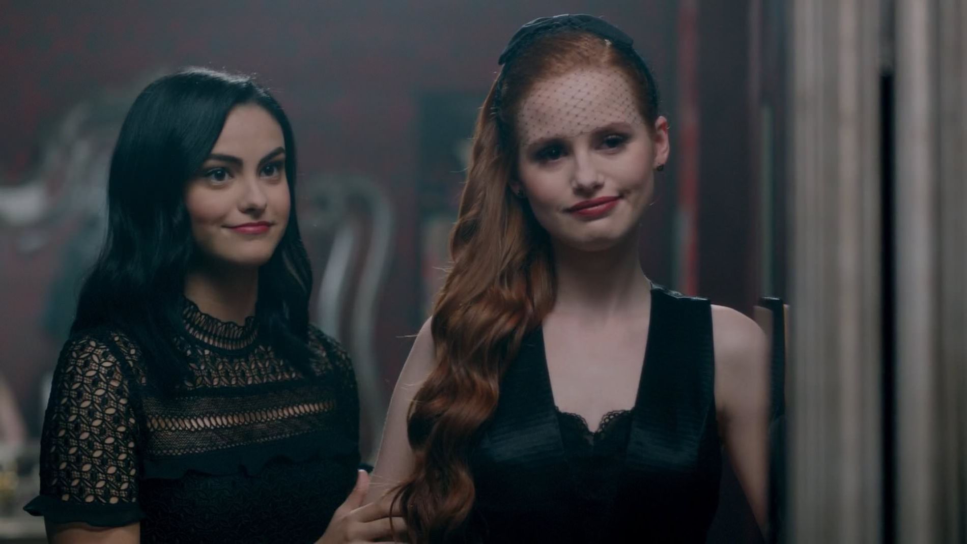 Camila Mendes y Madelaine Petsch en 'Riverdale'