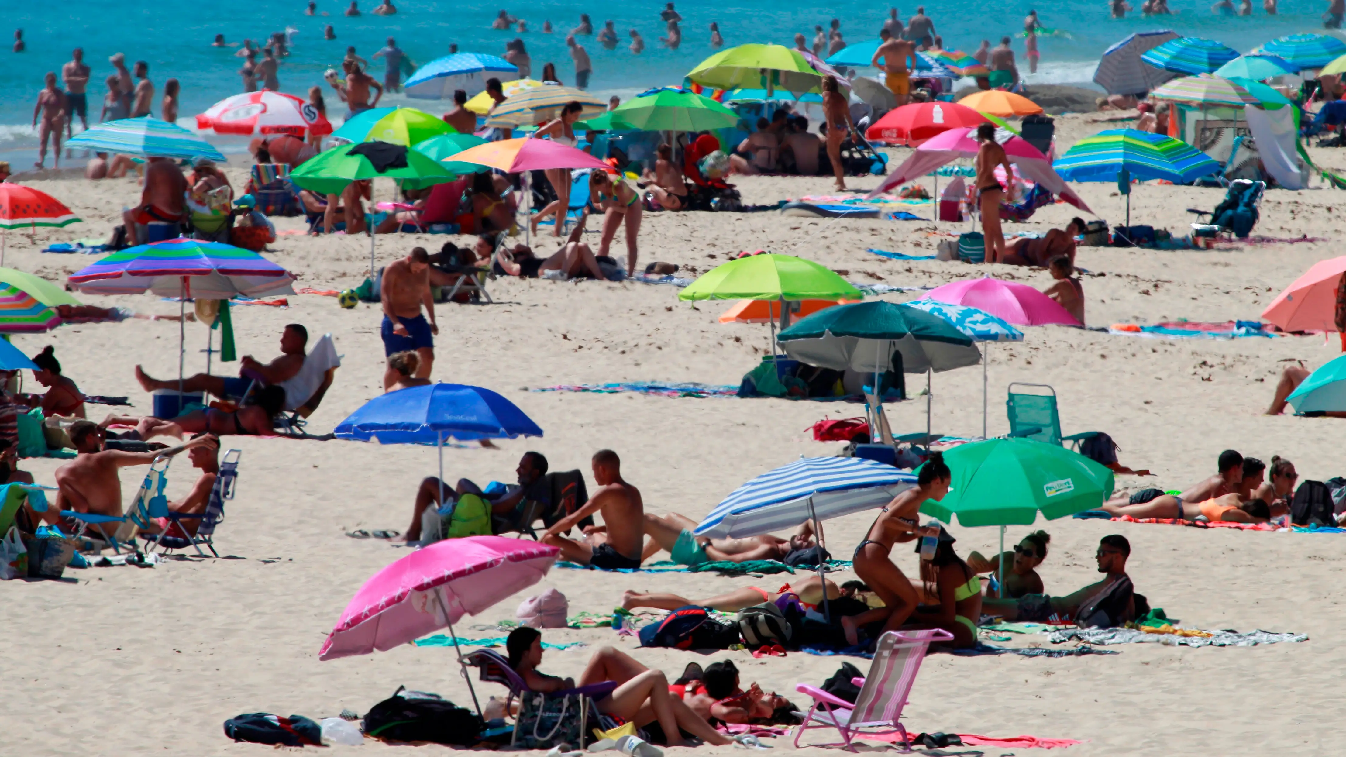 Denuncian a un socorrista por masturbarse mientras vigilaba la playa en Calpe