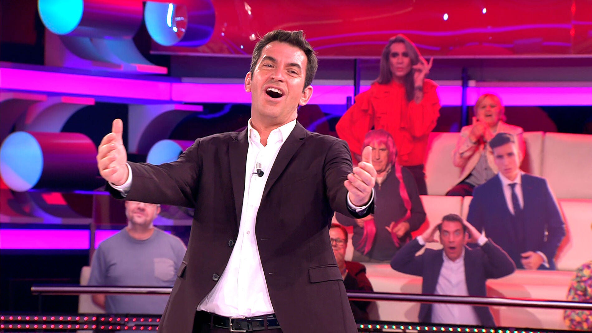 Palmira y Arturo bailan al son de la canci&oacute;n que un concursante compuso en la cuarentena 