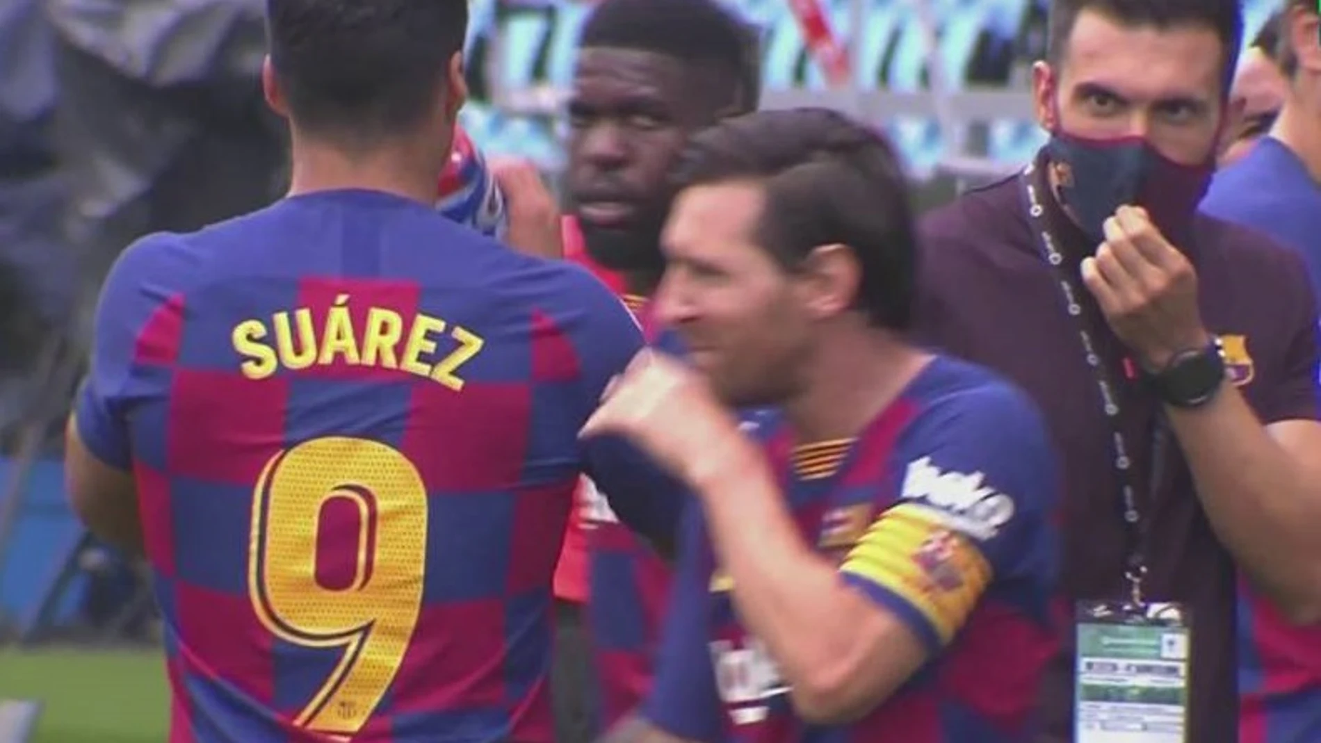 El gesto de Leo Messi con Eder Sarabia que muestra la ruptura de la plantilla y el cuerpo técnico de Setién El gesto de Leo Messi con Eder Sarabia que muestra la ruptura de la plantilla y el cuerpo técnico de Setién