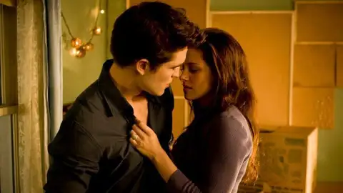 Edward y Bella en 'Crepúsculo' Edward y Bella en 'Crepúsculo'