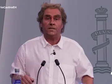 La inesperada visita de 'Fernando Simón' a 'El Hormiguero 3.0': "He dicho que no a hacer las campanadas con Cristina Pedroche" La inesperada visita de 'Fernando Simón' a 'El Hormiguero 3.0': "He dicho que no a hacer las campanadas con Cristina Pedroche"