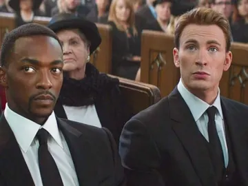 Anthony Mackie y Chris Evans como Falcon y Capitán América en Marvel Anthony Mackie y Chris Evans como Falcon y Capitán América en Marvel