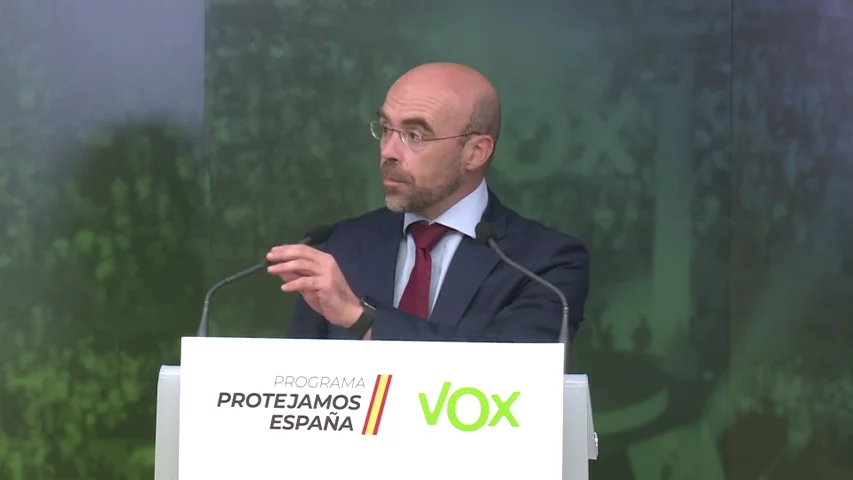 Jorge Buxadé, de Vox, acusa a Echenique de "protegerse en su enfermedad" para "ir esparciendo su odio" Jorge Buxadé, de Vox, durante una rueda de prensa