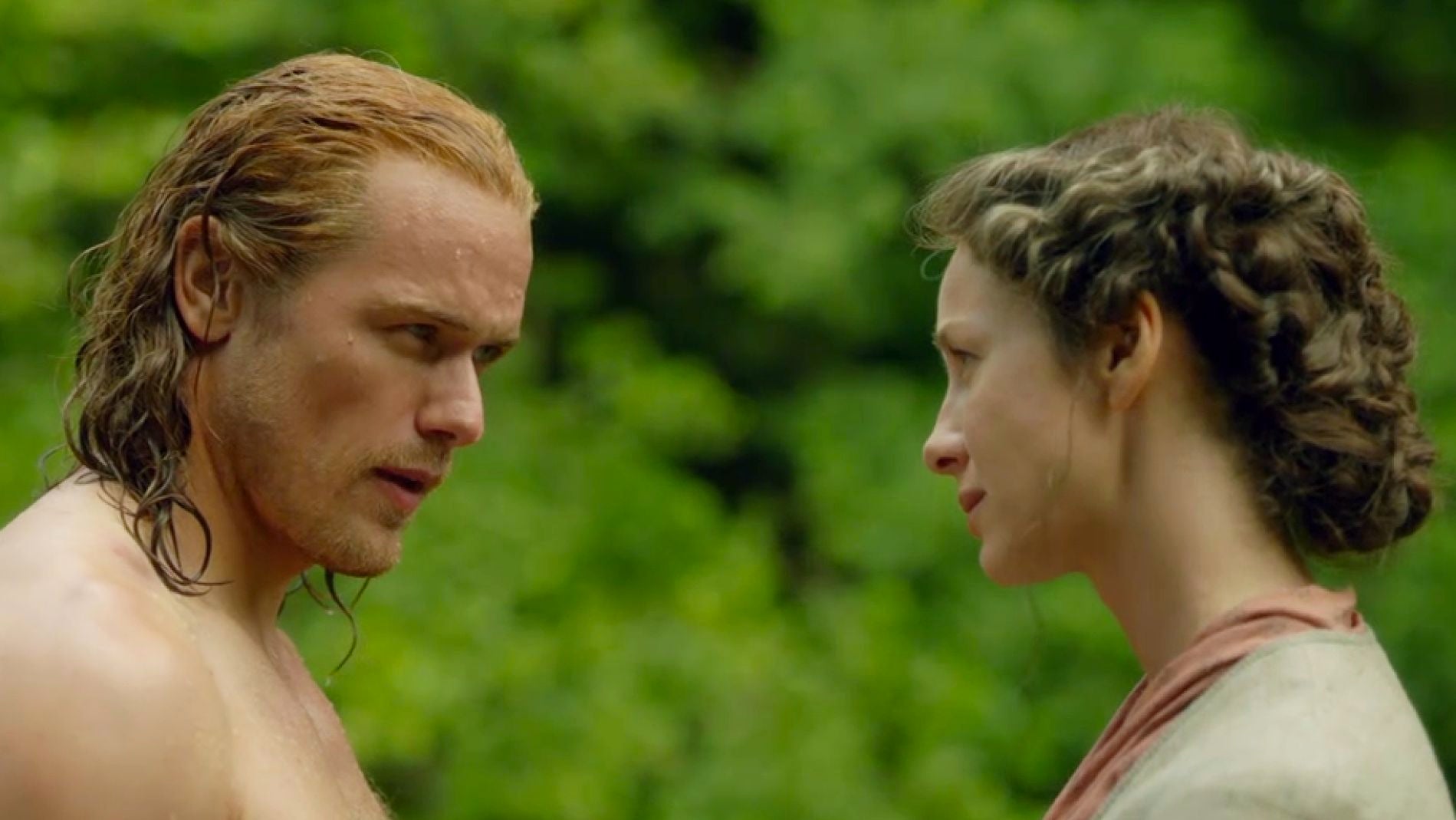 Sam Heughan y Caitriona Balfe como Jamie Fraser y Claire en 'Outlander'