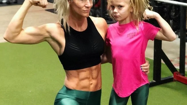 Brodie Bowen, la polémica 'niña fitness' de siete años que arrasa en las redes Brodie Bowen, la polémica 'niña fitness' de siete años que arrasa en las redes