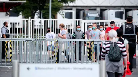Empleados de la empresa cárnica alemana en la que se ha detectado un brote de coronavirus Empleados de la empresa cárnica alemana en la que se ha detectado un brote de coronavirus