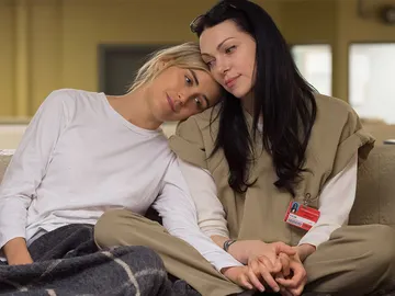 Taylor Schilling y Laura Prepon como Piper y Alex en 'Orange is the New Black' Taylor Schilling y Laura Prepon como Piper y Alex en 'Orange is the New Black'