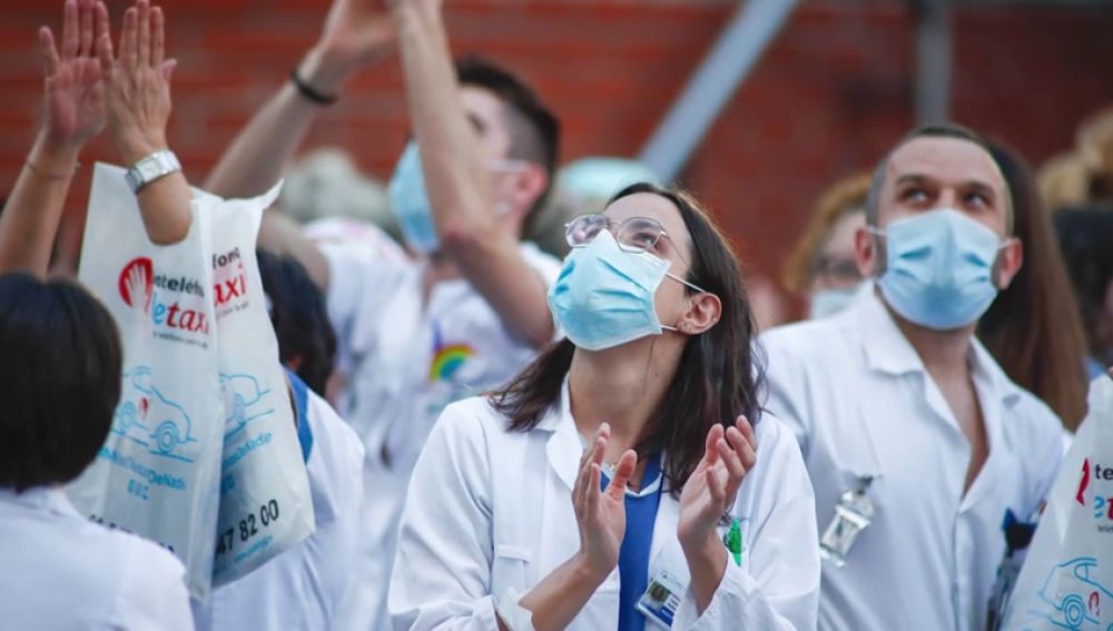 El bonito homenaje del Colegios de Médicos de Madrid a sus compañeros fallecidos por el coronavirus