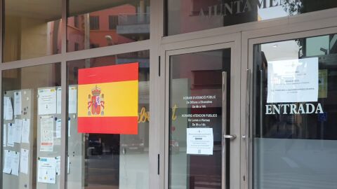 Bandera de Espa&ntilde;a en el Ayuntamiento de Tremp