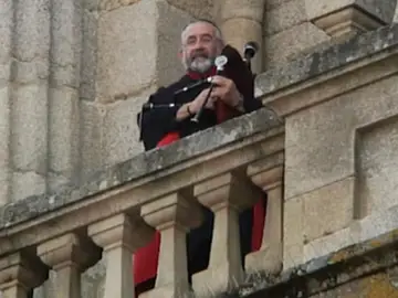 Gaitero en la catedral de Ourense Gaitero en la catedral de Ourense