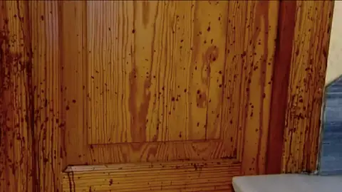 La puerta donde se produjo el ataque con sosa cáustica La puerta donde se produjo el ataque con sosa cáustica