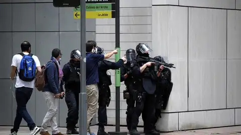Operación policial en centro comercial de París Amenaza en París