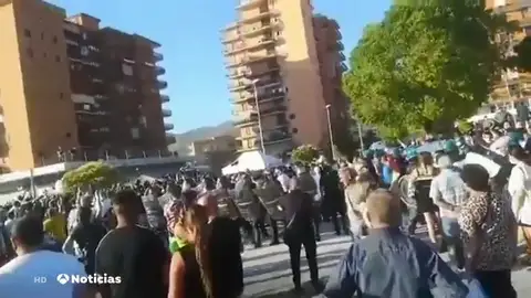 Increpan a Salvini cuando intentaba captar votos en una localidad del sur de Italia afectada por rebrotes de coronavirus Increpan a Salvini cuando intentaba captar votos en una localidad del sur de Italia afectada por rebrotes de coronavirus