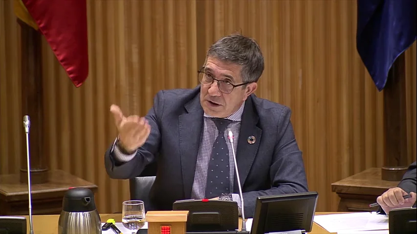 Enfrentamiento entre Patxi López y Bildu por la derogación de la reforma laboral Enfrentamiento entre Patxi López y Bildu por la derogación de la reforma laboral