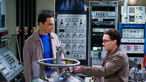 Jim Parsons y Johnny Galecki en 'The Big Bang Theory' Sheldon y Leonard en 'The Big Bang Theory'