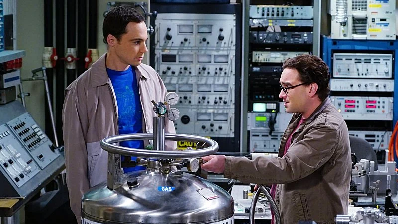 Jim Parsons y Johnny Galecki en 'The Big Bang Theory' Sheldon y Leonard en 'The Big Bang Theory'