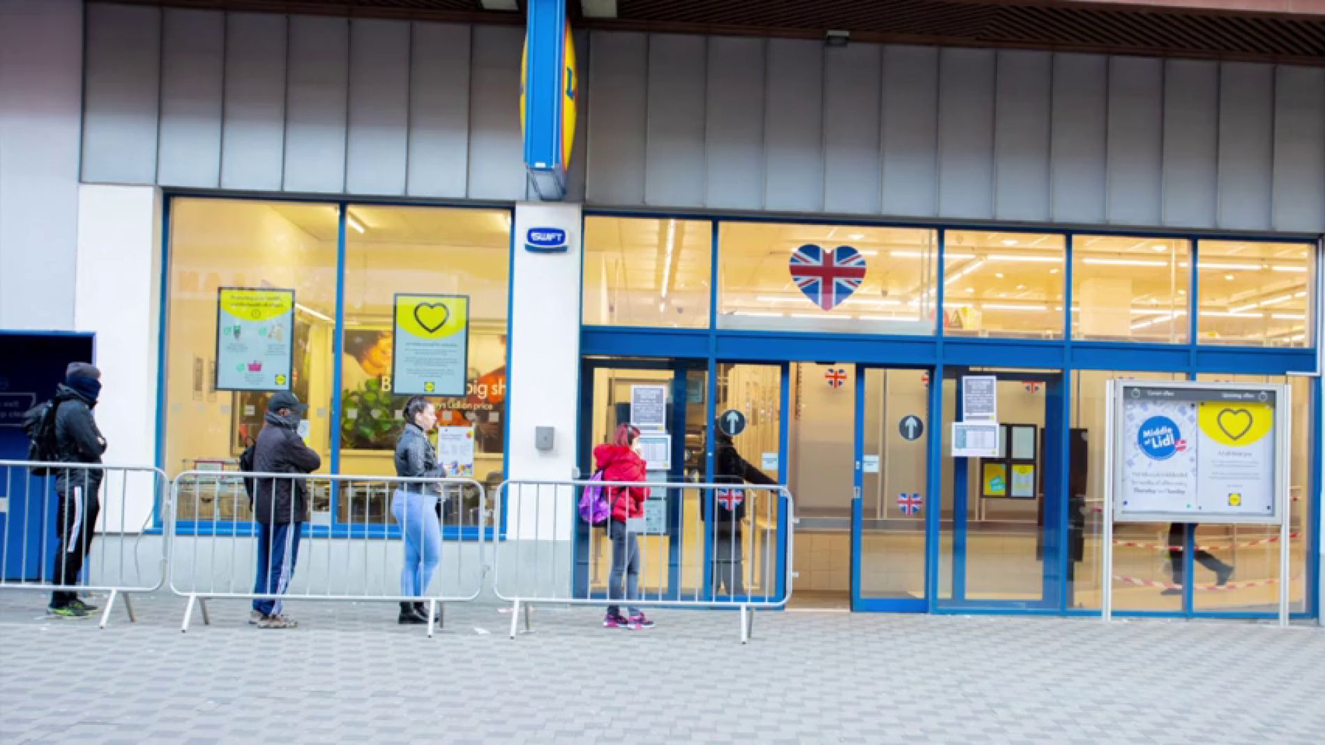 Las mascarillas de Agatha Ruiz de la Prada para Lidl se agotan en s&oacute;lo unas horas