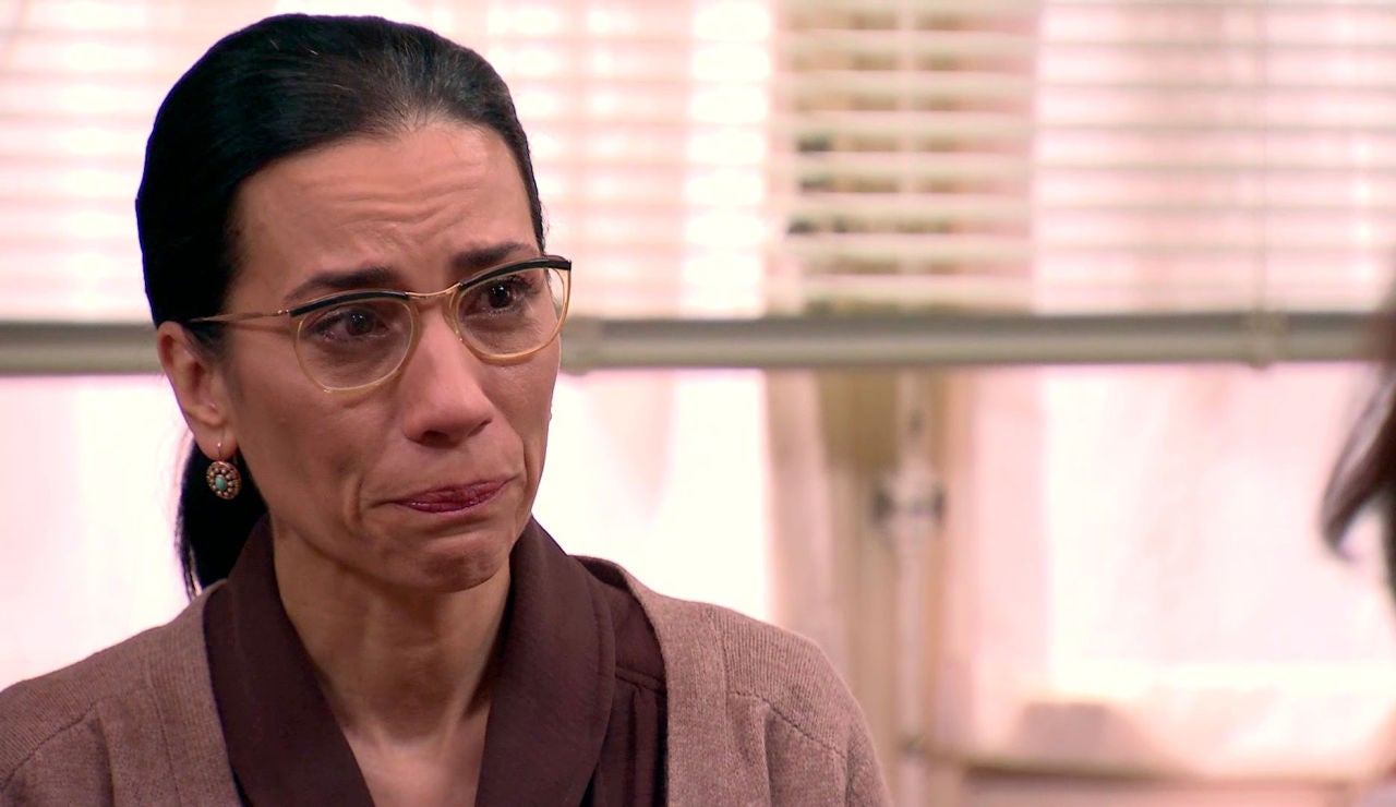 Manolita, aterrada con la idea de Luisita y Amelia se derrumba con Cristina Manolita, aterrada con la idea de Luisita y Amelia se derrumba con Cristina