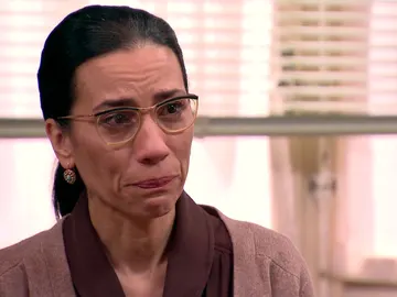 Manolita, aterrada con la idea de Luisita y Amelia se derrumba con Cristina Manolita, aterrada con la idea de Luisita y Amelia se derrumba con Cristina