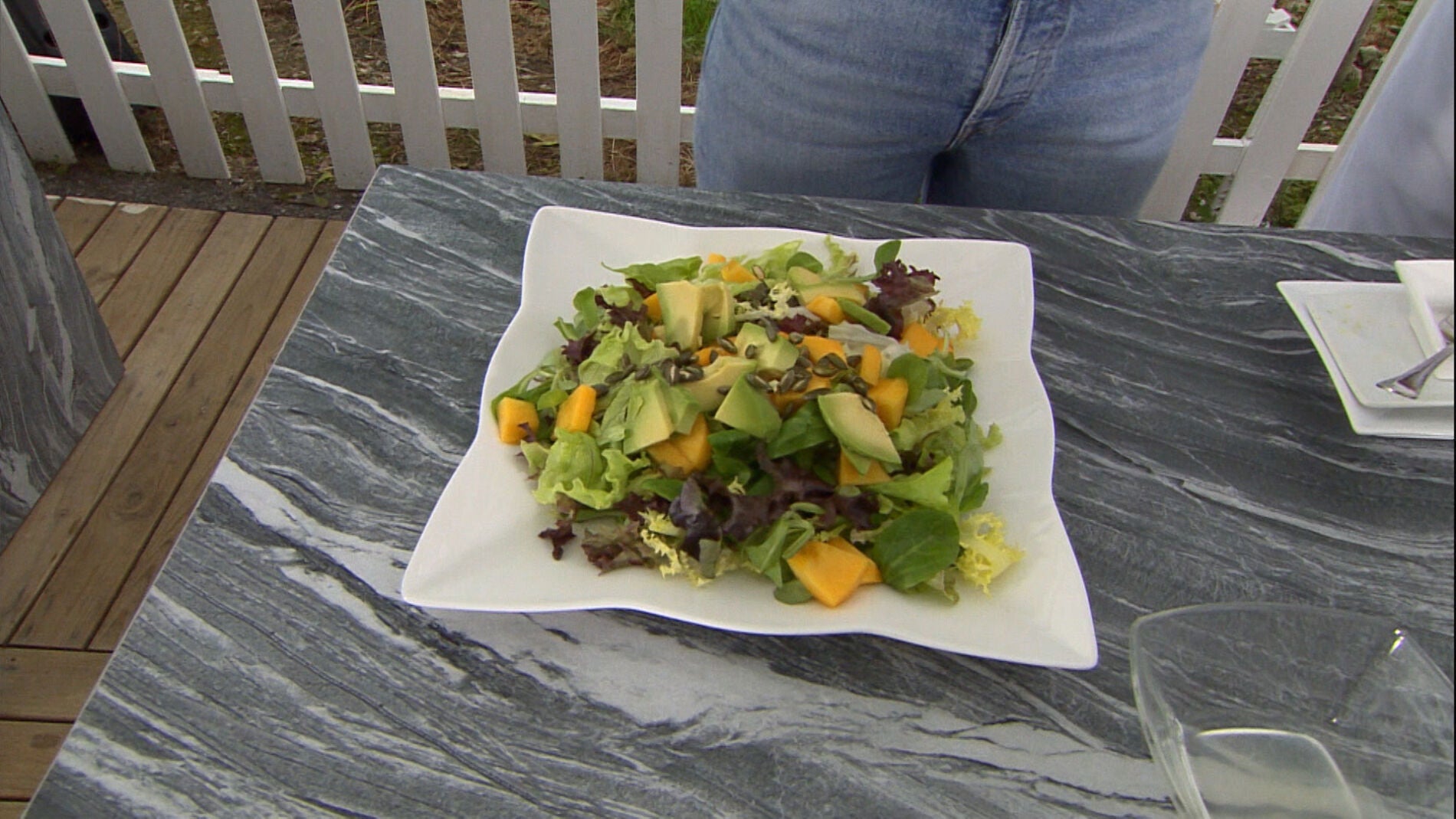 El truco de Ainhoa para darle 'vidilla' a las ensaladas con aguacate 