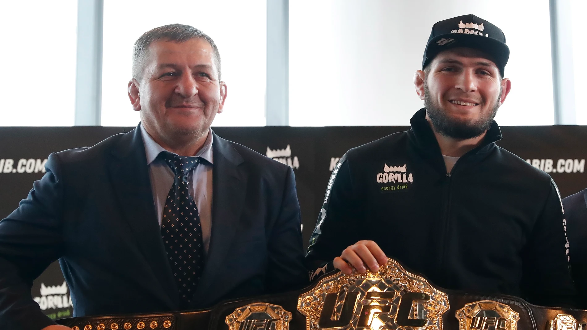 Khabib junto a su padre, Abdulmanap Nurmagomedov Khabib junto a su padre, Abdulmanap Nurmagomedov