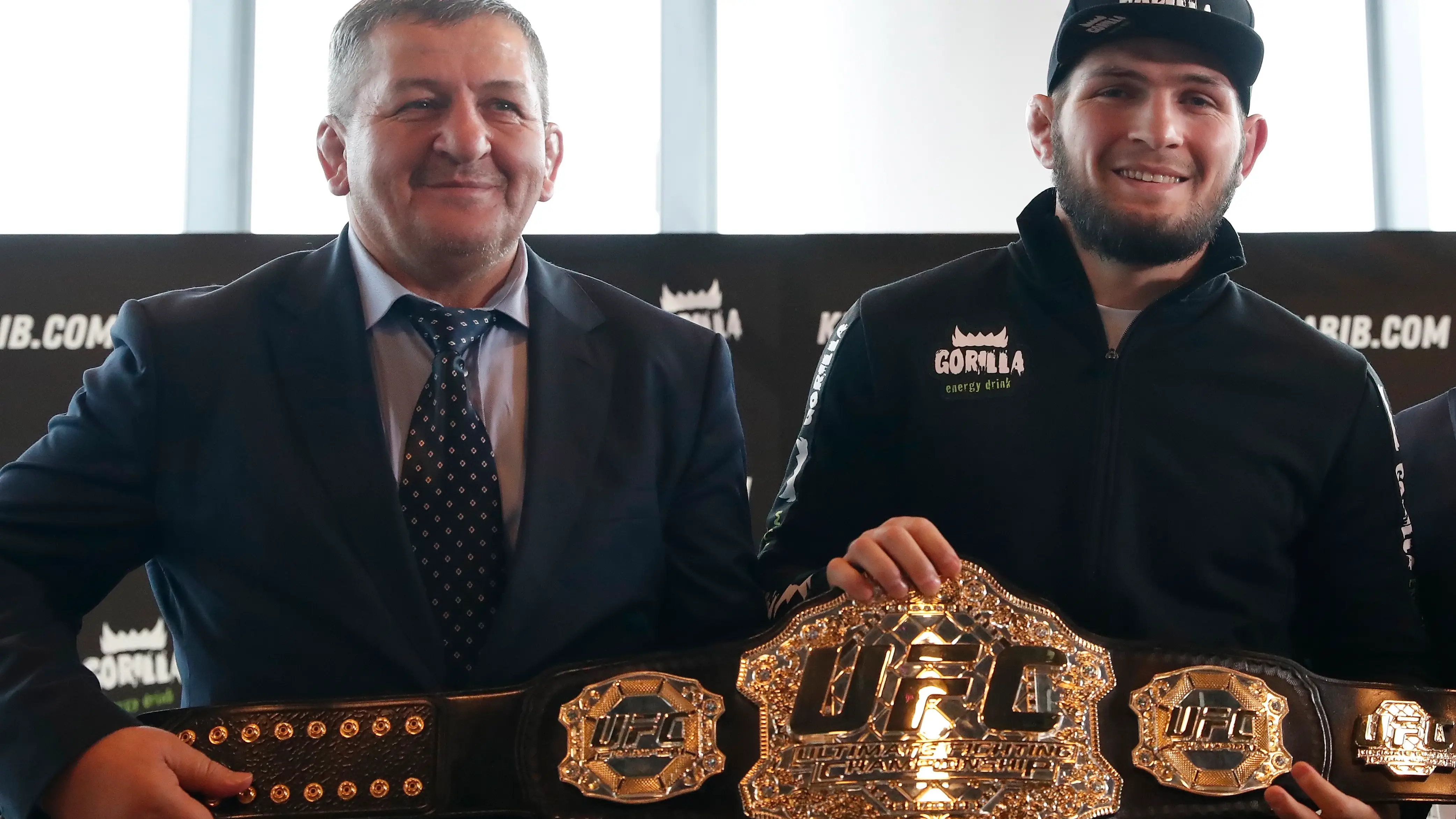 Khabib junto a su padre, Abdulmanap Nurmagomedov Khabib junto a su padre, Abdulmanap Nurmagomedov