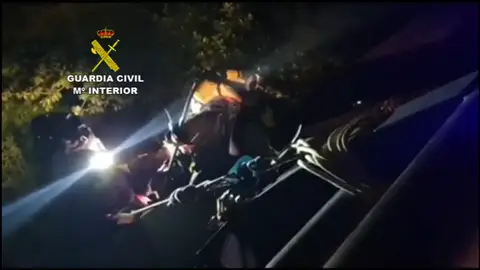 Muere una menor de edad al volcar la canoa en la que navegaba en un río de Asturias Muere una menor de edad al volcar la canoa en la que navegaba en un río de Asturias