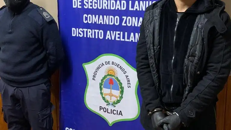 Detienen al futbolista Alexis Zárate por abusos sexuales a la novia de un compañero Detienen al futbolista Alexis Zárate por abusos sexuales a la novia de un compañero