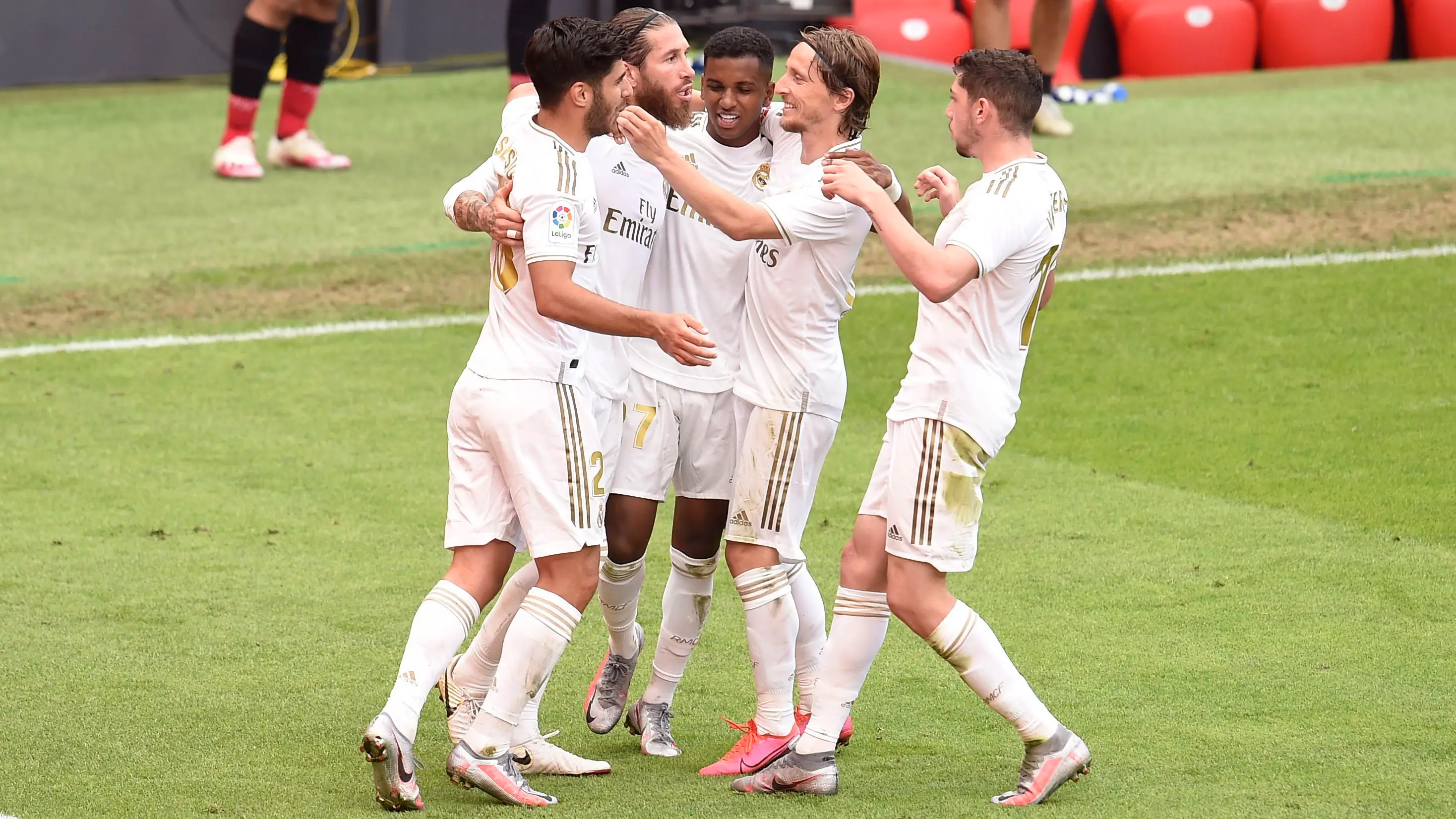 Los jugadores del Real Madrid celebran el gol de Sergio Ramos