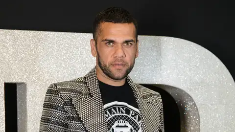 Dani Alves se suma a las críticas al arbitraje del Real Madrid: "Ya nos lo enseñaron..." Dani Alves se suma a las críticas al arbitraje del Real Madrid: "Ya nos lo enseñaron..."