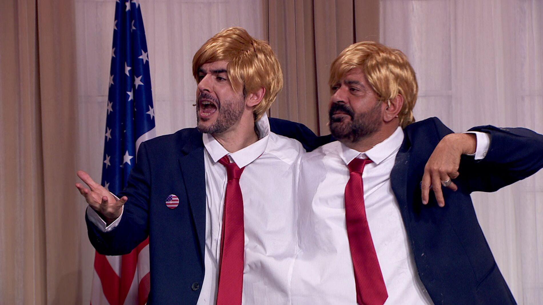 Juanra Bonet y Jos&eacute; Corbacho cantan una saeta interpretando a Donald Trump